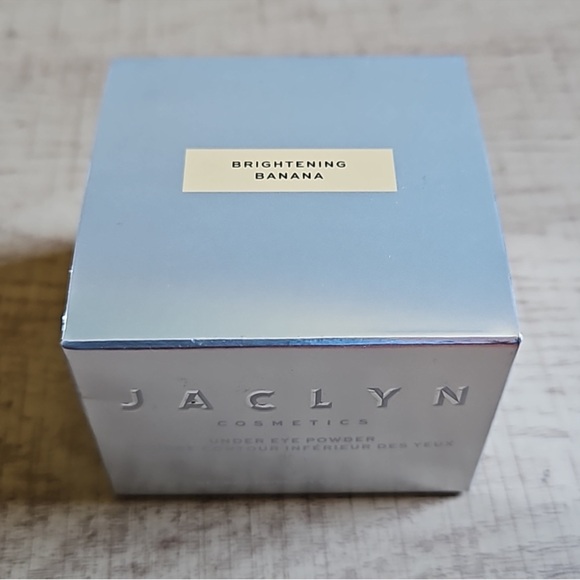 Jaclyn Cosmetics Under Eye Powder in Brightening Banana - Picture 1 of 5